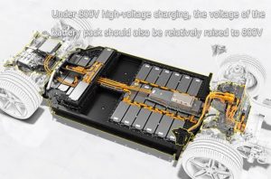 在800V的高电压下充电，电池组的电压也应相对提高到800V。